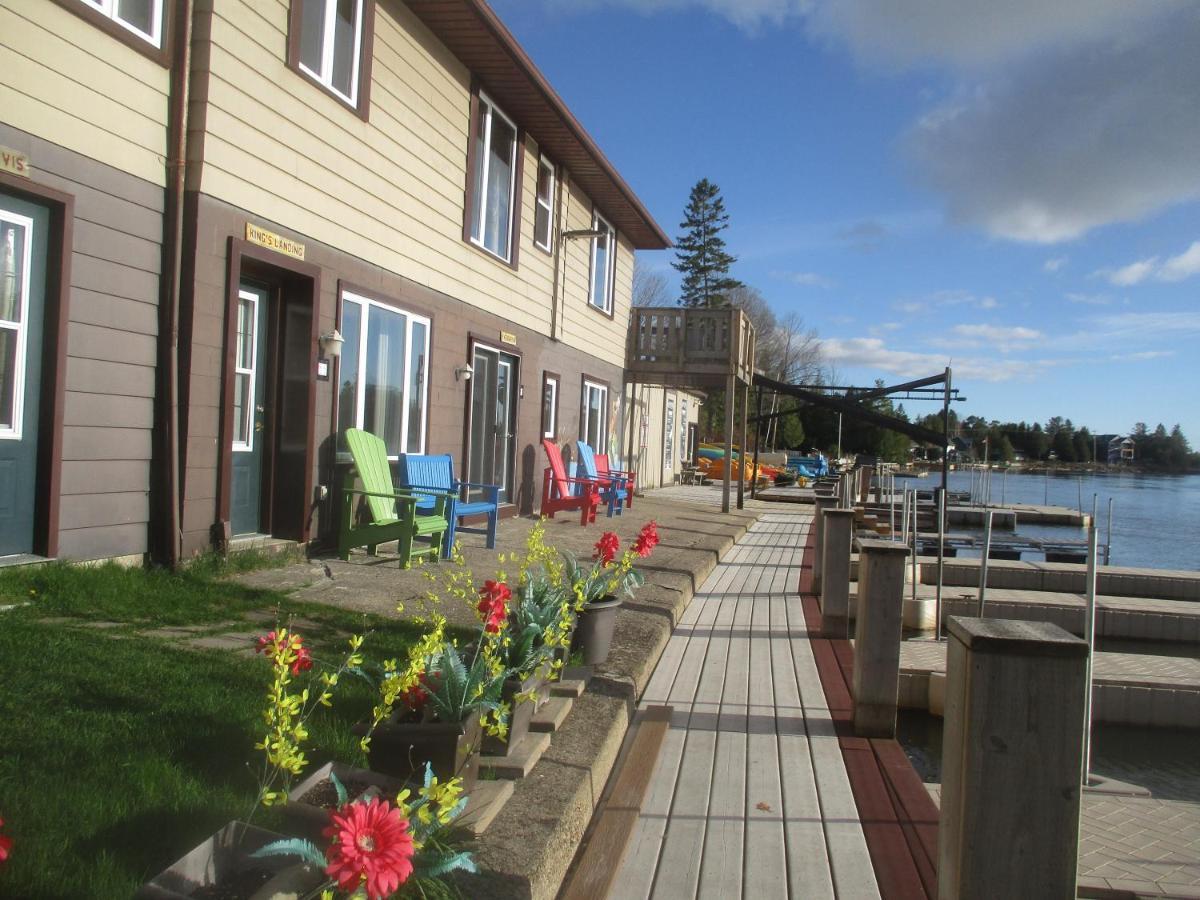 Sauble River Marina And Lodge Resort ซอเบอร์บีช ภายนอก รูปภาพ