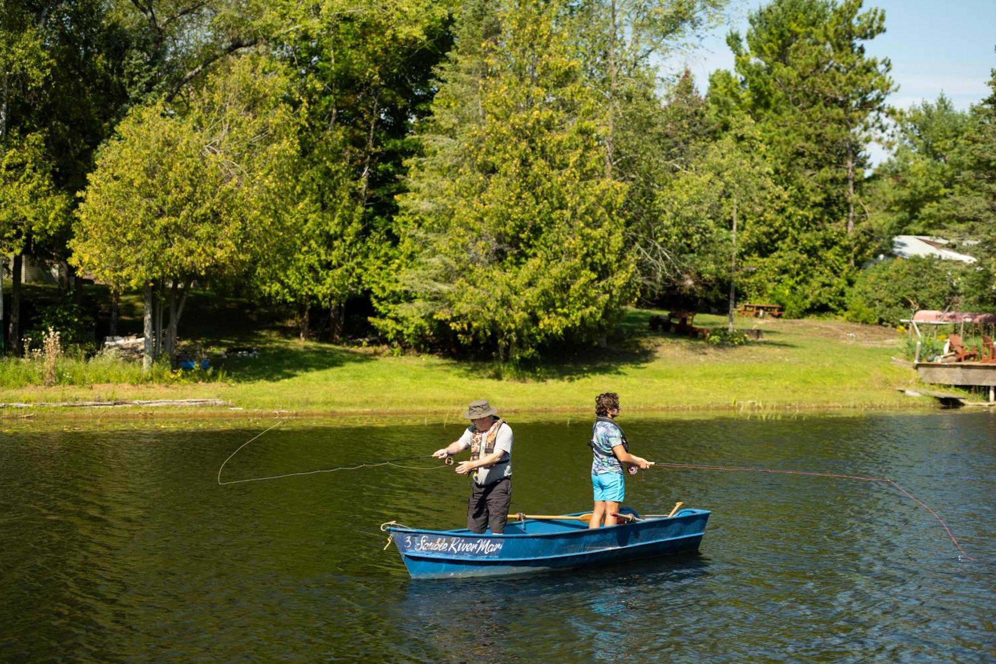 Sauble River Marina And Lodge Resort ซอเบอร์บีช ภายนอก รูปภาพ