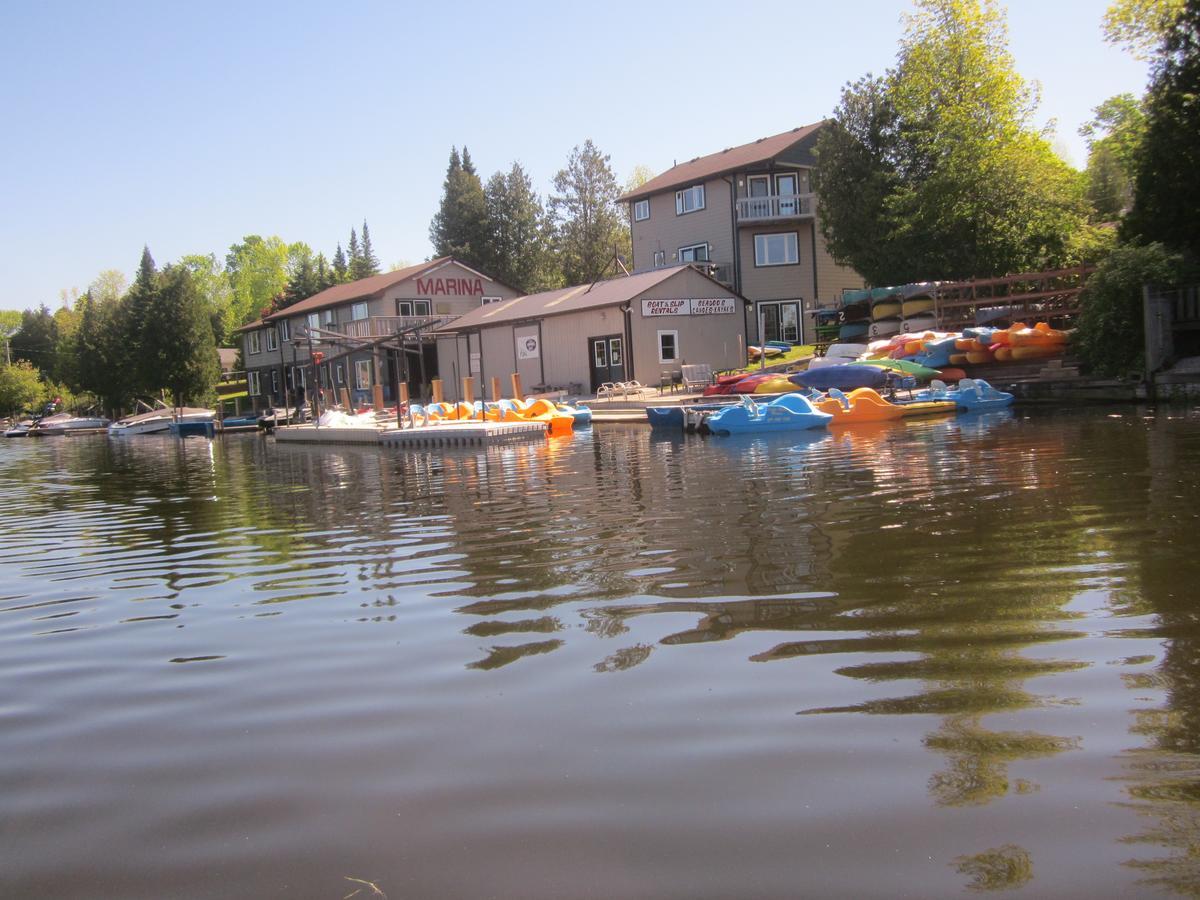 Sauble River Marina And Lodge Resort ซอเบอร์บีช ภายนอก รูปภาพ