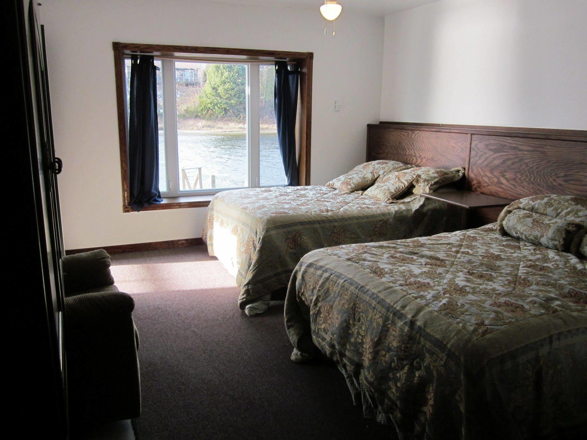 Sauble River Marina And Lodge Resort ซอเบอร์บีช ภายนอก รูปภาพ