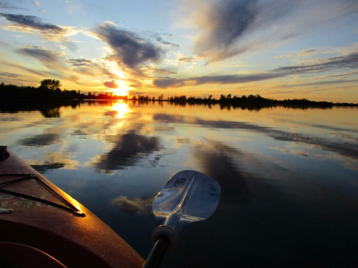 Sauble River Marina And Lodge Resort ซอเบอร์บีช ภายนอก รูปภาพ